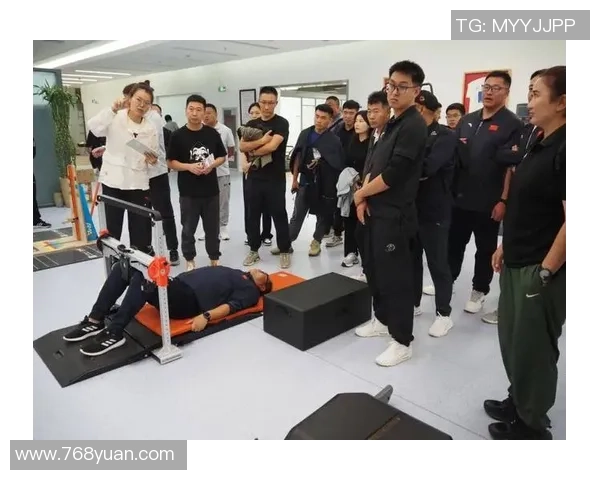 足球医师在运动损伤中的关键角色与康复策略探讨